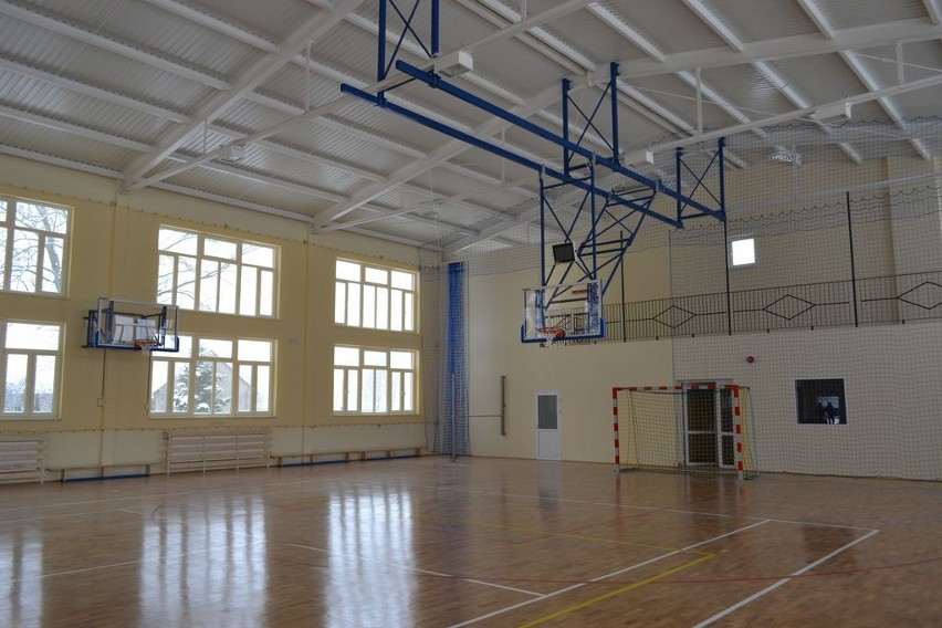 Przy gimnazjum w Krzewicy powstała nowoczesna hala sportowa