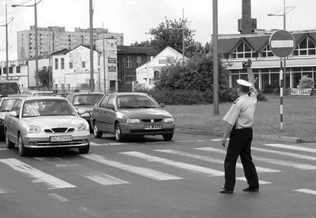 Ruchem na częstochowskich drogach kierowali wczoraj policjanci z drogówki. Podczas burzy wysiadła sygnalizacja.