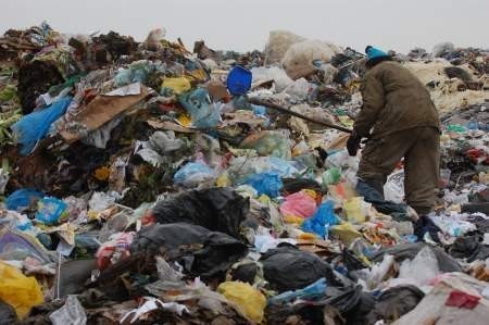 Podwyżka opłaty za śmieci jest dla mieszkańców gm. Nowy Staw tak bardzo odczuwalna m.in. z powodu zamknięcia składowiska w Świerkach dla niesegregowanych odpadów komunalnych. FOT. ANNA ARENT
