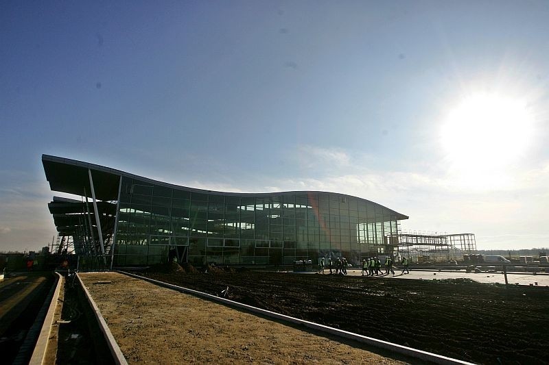 Wrocław: Terminal na lotnisku już surowy (ZDJĘCIA)