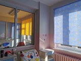 Okna oddziału dziecięcego szpitala w Pabianicach mają nowe rolety