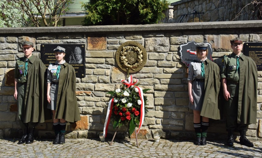 Święto Konstytucji 3 Maja w Krośnie. Złożono kwiaty przy Murze Pamięci [ZDJĘCIA] 