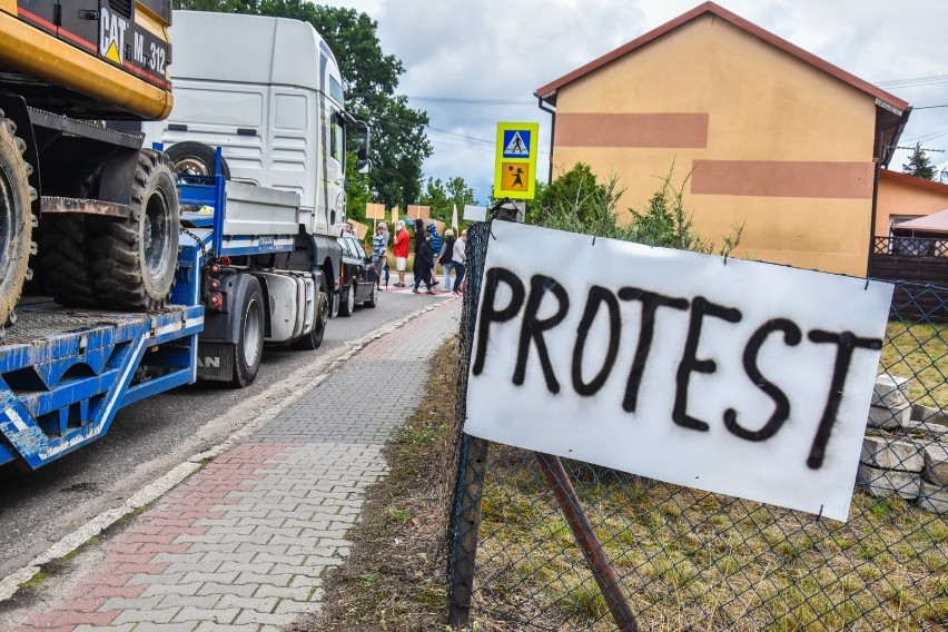 Gm. Obrzycko. Mieszkańcy i mieszkanki Zielonejgóry zablokowali drogę. Dlaczego? [ZDJĘCIA]