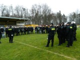 W Wejherowie policjanci ćwiczyli przed rozpoczęciem piłkarskiego sezonu wiosennego