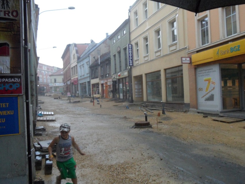 Ulewa w Rybniku: nad miastem przechodzi burza.