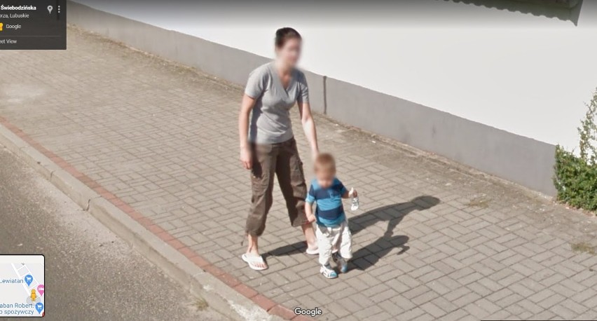 A pan gdzie się chowa?! Auto Google Street View nagrało mieszkańców Lubrzy. Nie było jeszcze nowego urzędu gminy. A pamiętacie stary?