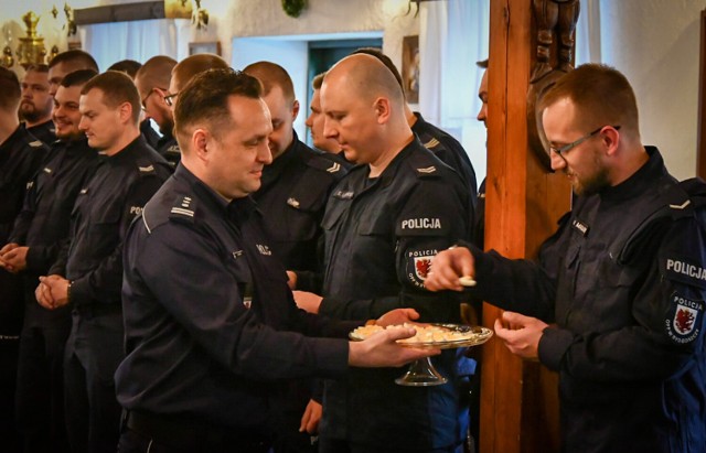 Z funkcjonariuszami służącymi na granicy spotkał się zastępca komendanta wojewódzkiego Policji w Białymstoku inspektor Jacek Tarnowski