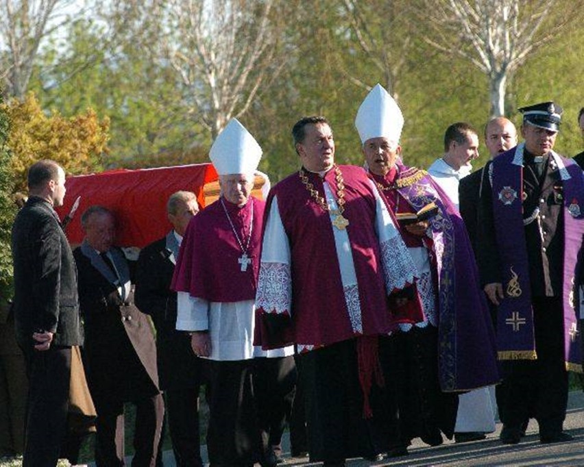 Dziś 12. rocznica tragicznej śmierci Stanisława Zająca. Senator z Jasła zginął w Smoleńsku, w jego pogrzebie uczestniczyły tłumy [ZDJĘCIA]