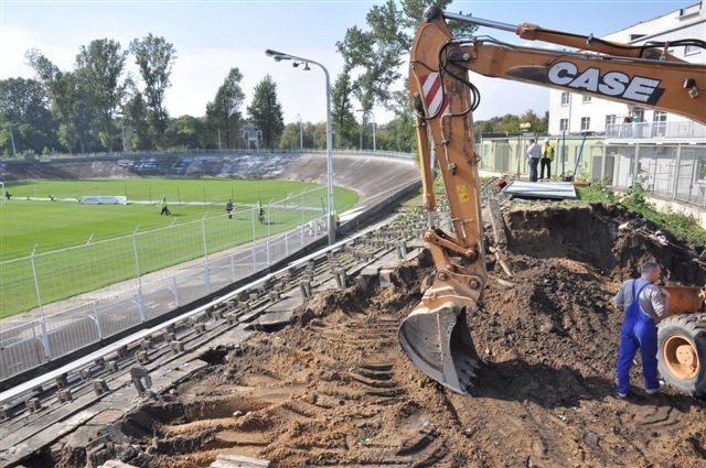 Start budowy stadionu lekkoatletycznego - pierwsza łopata wbita