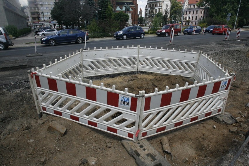Ludzkie szczątki na placu budowy w Legnicy (ZDJĘCIA)
