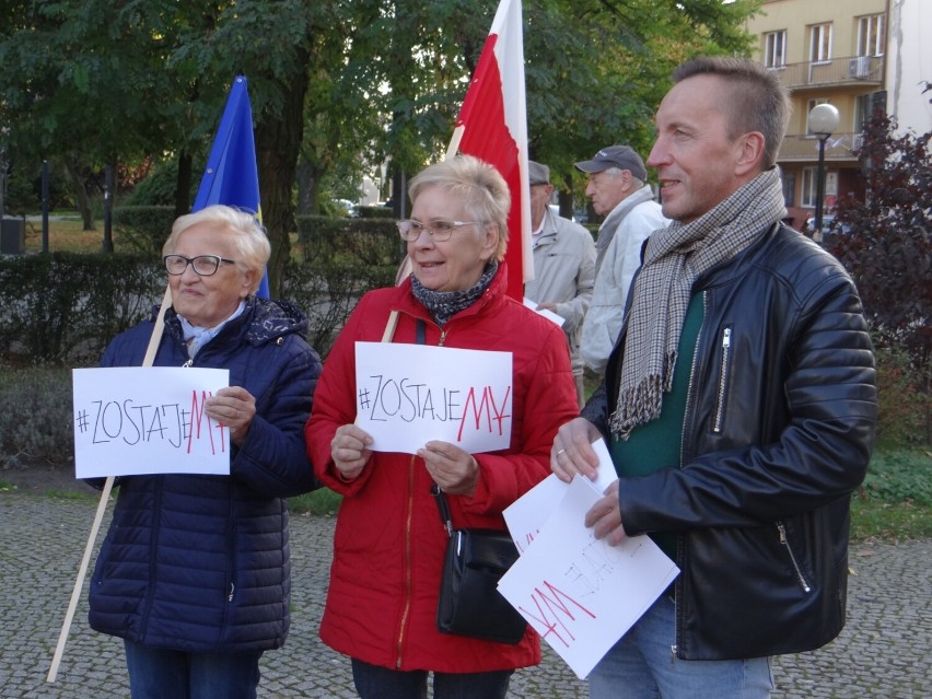 Radomsko. Manifestacja #zostajeMY w obronie obecności Polski w Unii Europejskiej [ZDJĘCIA]