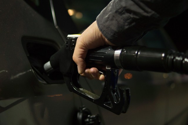 Grubo powyżej czterech złotych trzeba zapłacić w Nowej Soli, zarówno za litr benzyny, jak i oleju napędowego.