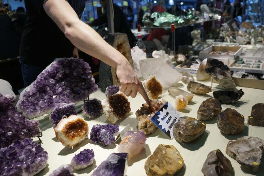 Kamienie naturalne, muszle, minerały i biżuteria od...