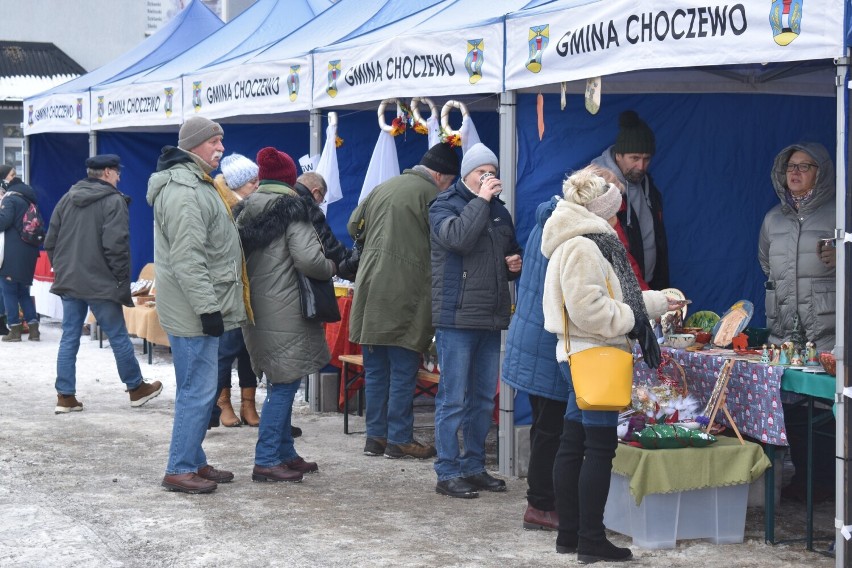 Moc atrakcji na Jarmarku Bożonarodzeniowym w Choczewie. Były konkursy, nagrody, św. Mikołaj i gorąca czekolada | ZDJĘCIA