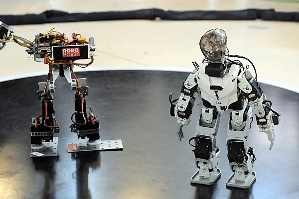 Pokaz robotów zbudowanych przez Tomasza Wojnowskiego będzie można obejrzeć w najbliższą sobotę w ŻOK. Start zaplanowany jest na godz.12