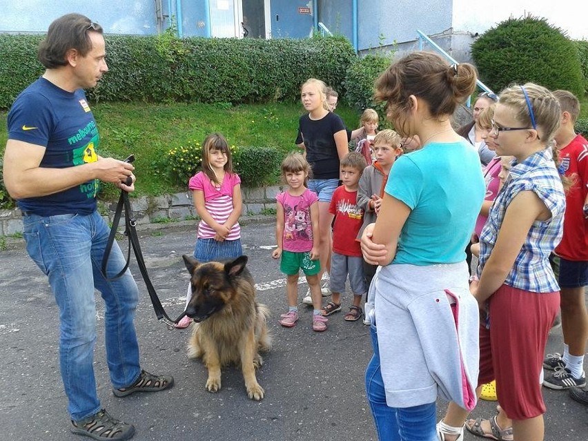 KPP Kwidzyn: Dzieci ze świetlicy środowiskowej odwiedziły kwidzyńską komendę policji