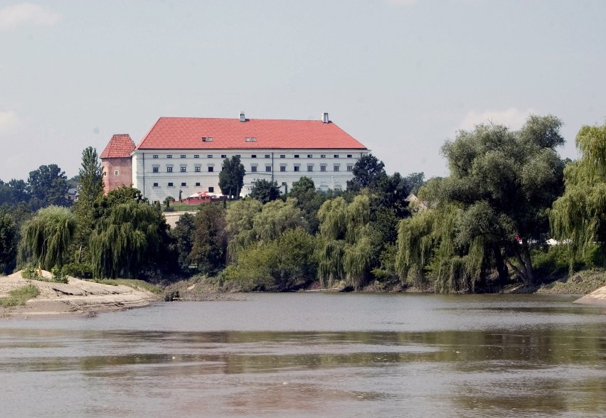 Sandomierski zamek na trasie wycieczki statkiem po Wiśle