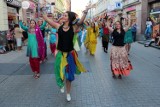 Flash mob na Półwiejskiej: Bollywood na deptaku [zdjęcia]