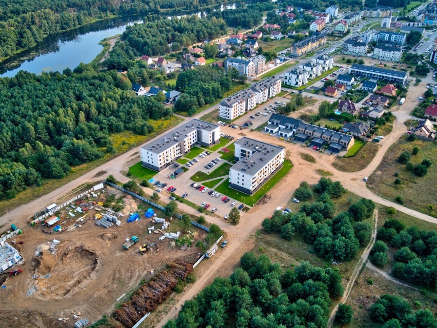 Tak wyglądają nowe i przyszłe osiedla w Pile z lotu ptaka. Piła w obiektywie nad placami budowy [ZDJĘCIA]