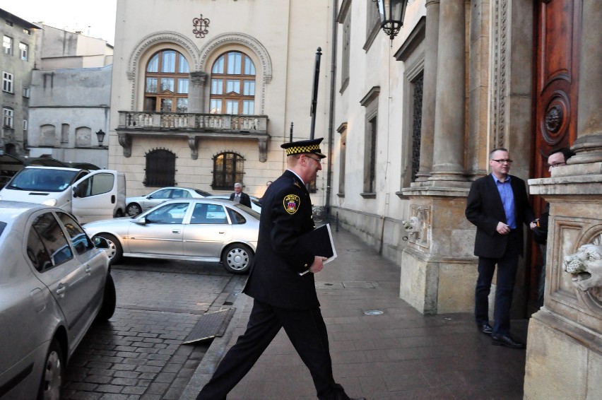 Janusz Wiaterek około godziny 14.30 podjechał przed budynek...