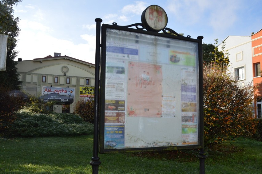 Zniszczone tablice w Żaganiu