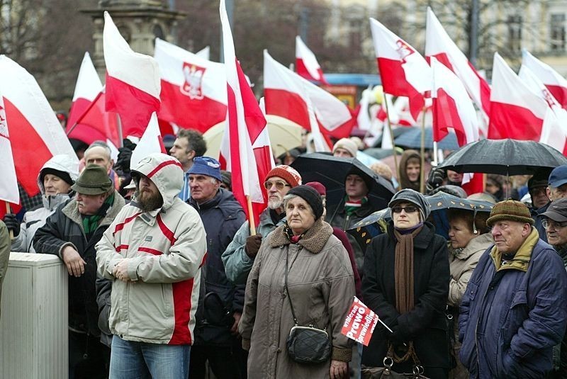 Wrocław: Marsz w obronie telewizji Trwam. Centrum zablokowane (ZDJĘCIA)