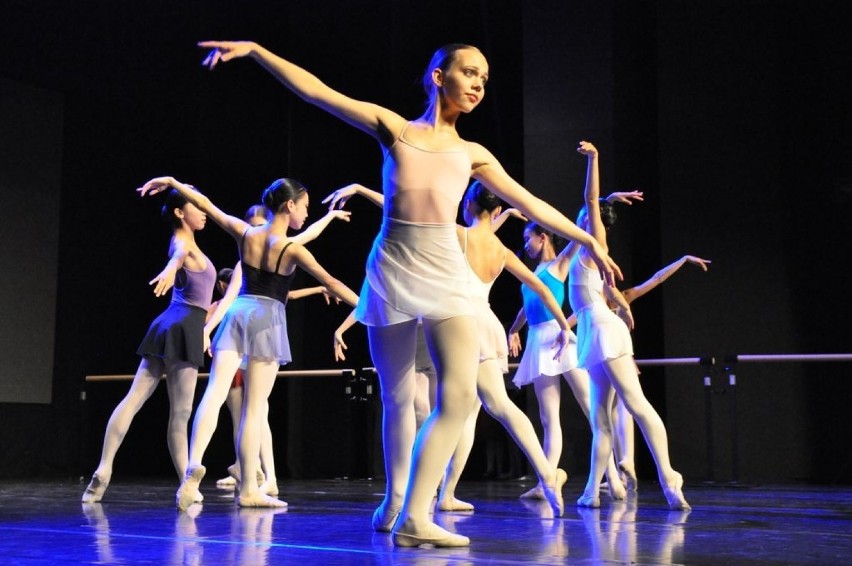 Spektakl baletowy "Młody duch tańca" z udziałem młodych ostrowianek