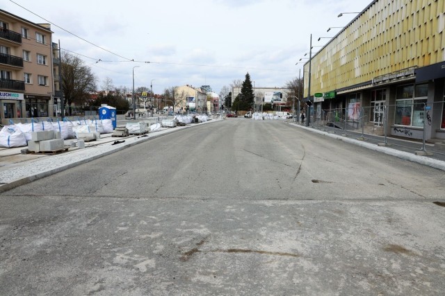 Tak wyglądał stan prac na przebudowie ulic: Chrobrego i Mieszka I w pierwszych dniach kwietnia tego roku.