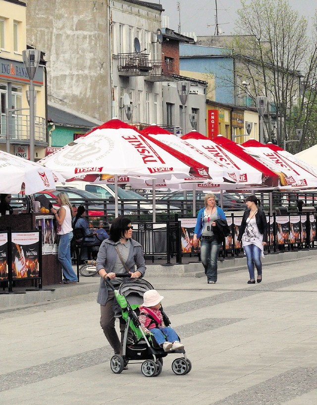 Na Placu Narutowicza otwarte są już ogródki gastronomiczne