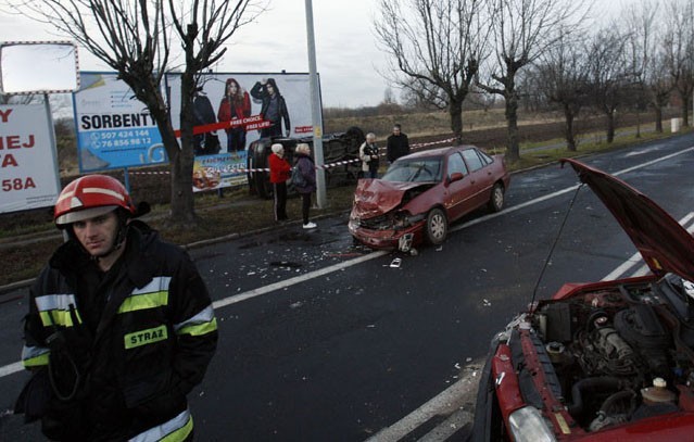 Legnica: Cztery osoby ranne na Nowodworskiej(ZDJĘCIA)