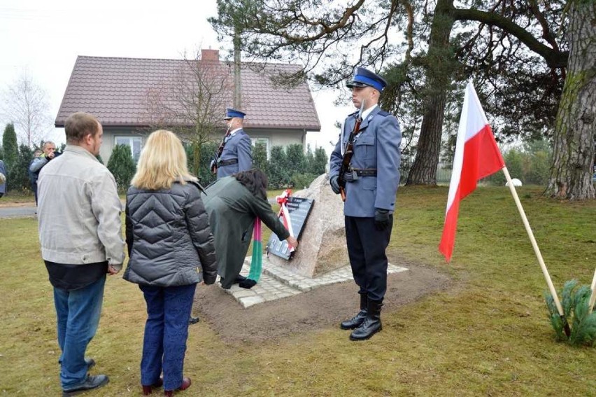 Oddali cześć i chwałę zamordowanym policjantom II RP