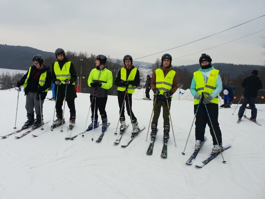 Uczniowie IV LO pojechali na narty na Kaszuby (zdjęcia)