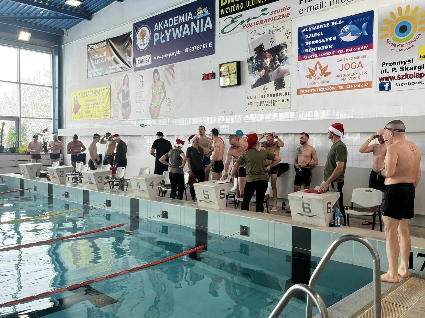 3 grudnia odbył się Mikołajkowy Przemyski Maraton Pływacki [ZDJĘCIA]