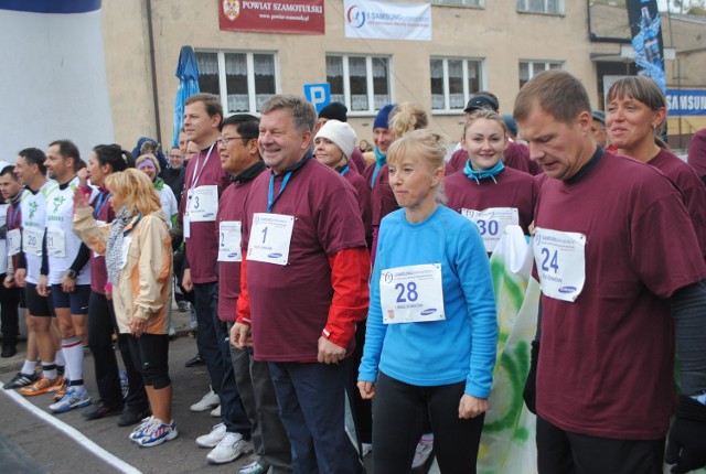 W ubiegłym roku w ramach półmaratonu odbył się również bieg VIP-ów, w którym udział wziął starosta szamotulski, Paweł Kowzan