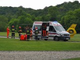 Poważny wypadek w Kłódce. Trzy osoby poszkodowane, wylądował śmigłowiec LPR [zdjęcia]