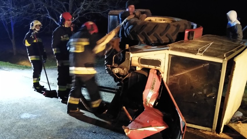 W Przęsinie pod Miastkiem osobówka zderzyła się z ciągnikiem rolniczym (zdjęcia+wideo)