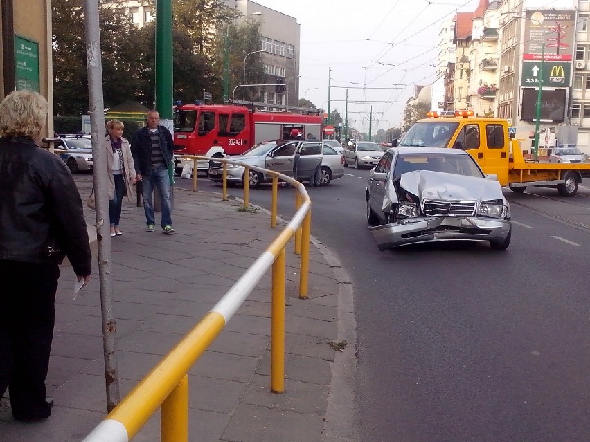 Wypadek w Poznaniu: Na Grunwaldzkiej zderzyły się auta....