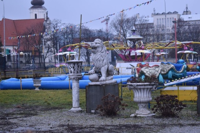 Wesołe miasteczko na placu Społecznym ma zniknąć do czerwca 2020 r.