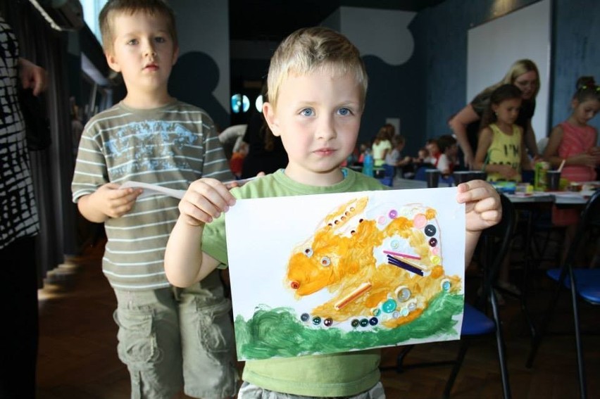 Wakacje 2013 w Wodzisławiu: Tworzyli obrazki z guzików