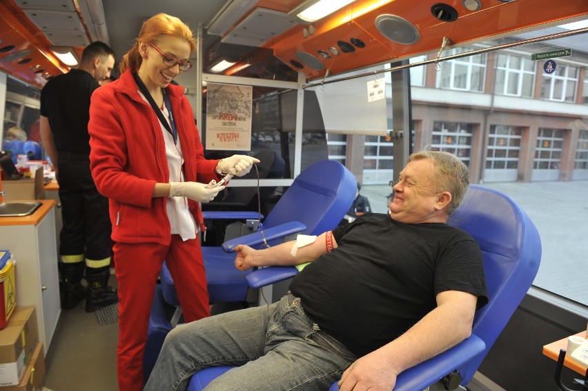 Strażacy chętnie oddają krew nie tylko w Gdyni, ale w całej...