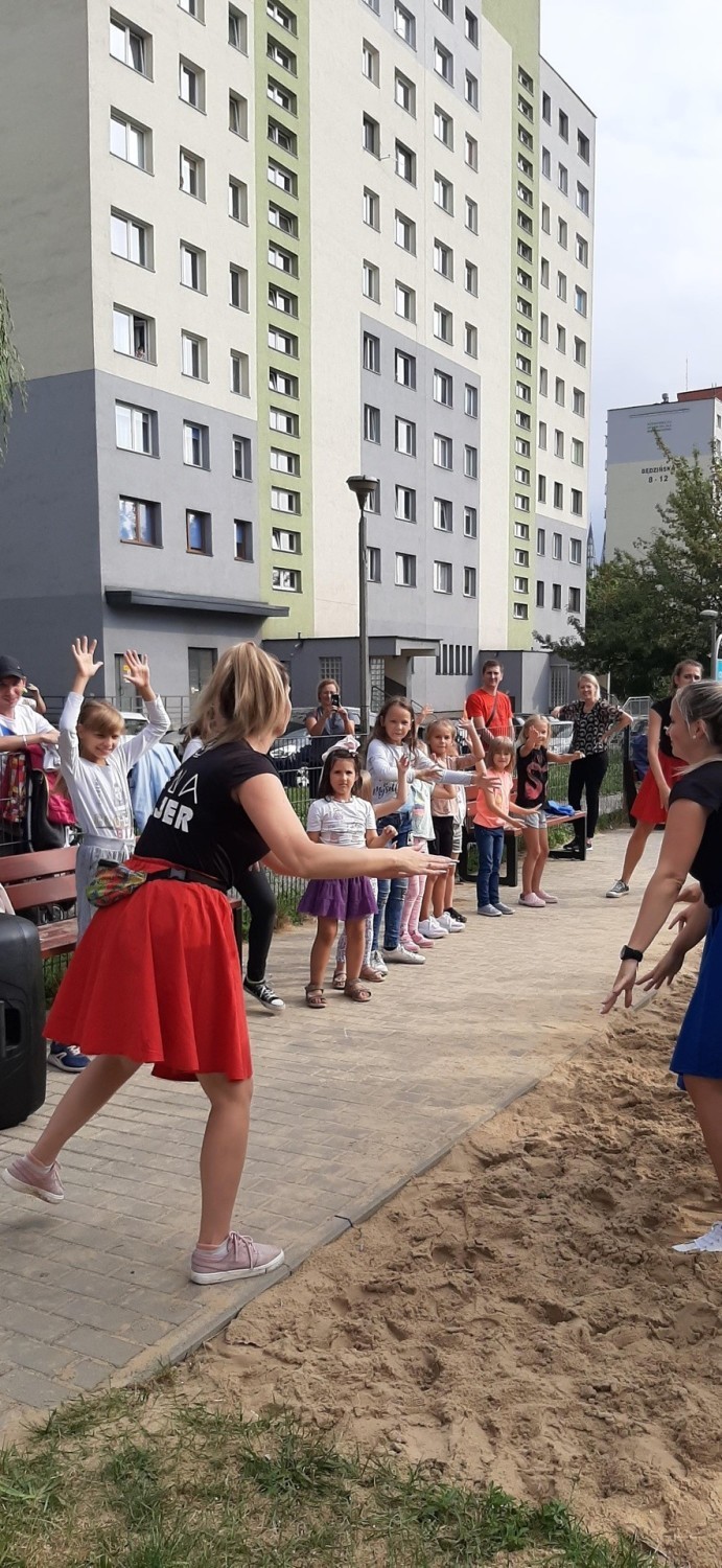 Czerwony autobus znów będzie jeździł po dzielnicach...