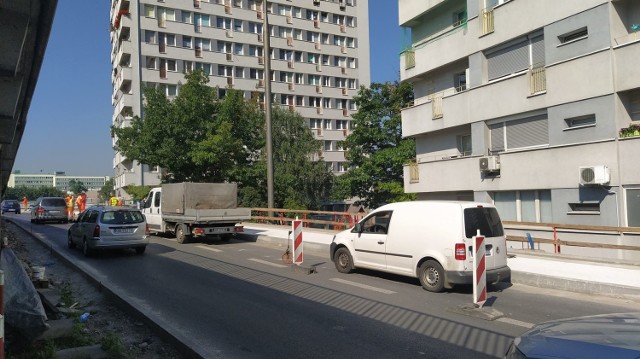 Utrudnienia na łączniku ul. Budowlanych z mostem na ul. Nysy Łużyckiej w Opolu. W piątek wprowadzone będą dodatkowe ograniczenia w ruchu.