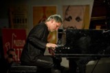 Artur Dutkiewicz w Chodzieży. Znakomity pianista jazzowy wystąpi w Chodzieskim Domu Kultury