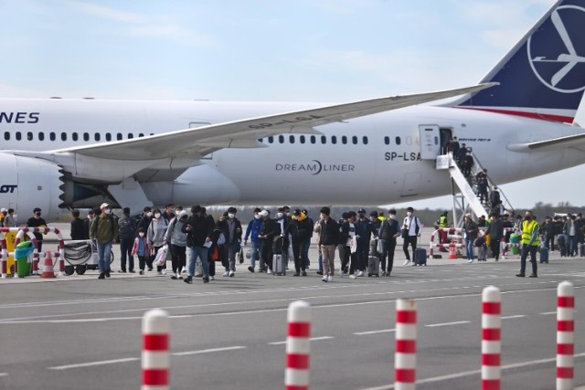 Coraz więcej lotów z Wrocławia do Azji. Skokowy wzrost liczby pasażerów z Wrocławia do Azji wynika przede wszystkim z relacji gospodarczych.