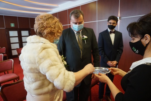Prezydent Jastrzębia Anna Hetman udziela ślubów, bo pracownicy USC na kwarantannie