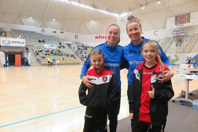 Podczas turnieju czołowe polskie piłkarki Ewa Pajor i Agata Tarczyńska są dostępne dla młodych zawodniczek i kibiców.