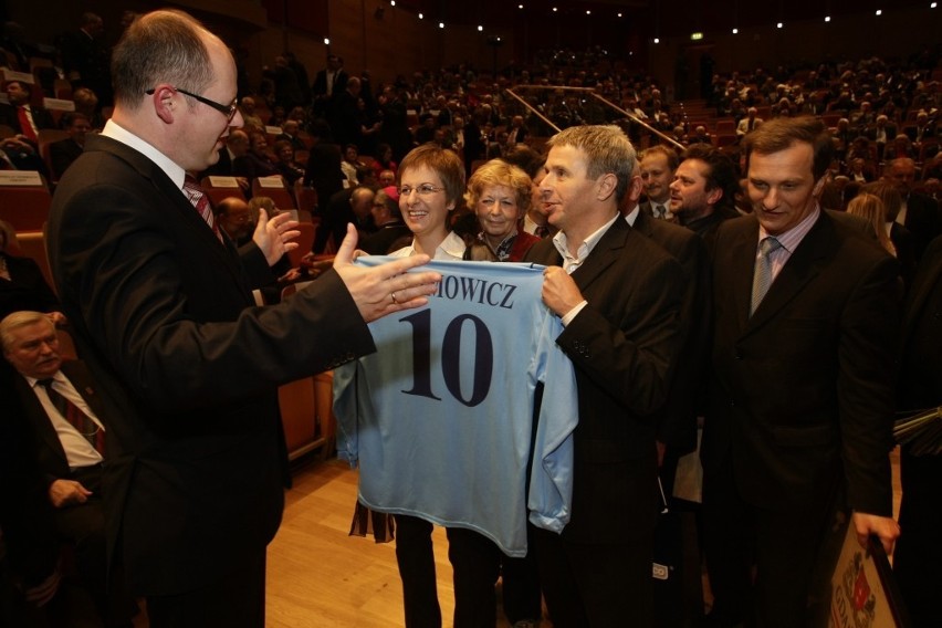 Za pierwszą 10-latkę prezydent Adamowicz dostał koszulkę...