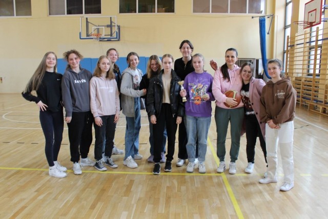 Miejskie zawody w koszykówce odbyły się hali sportowej Szkoły Podstawowej nr 2 w Chełmnie