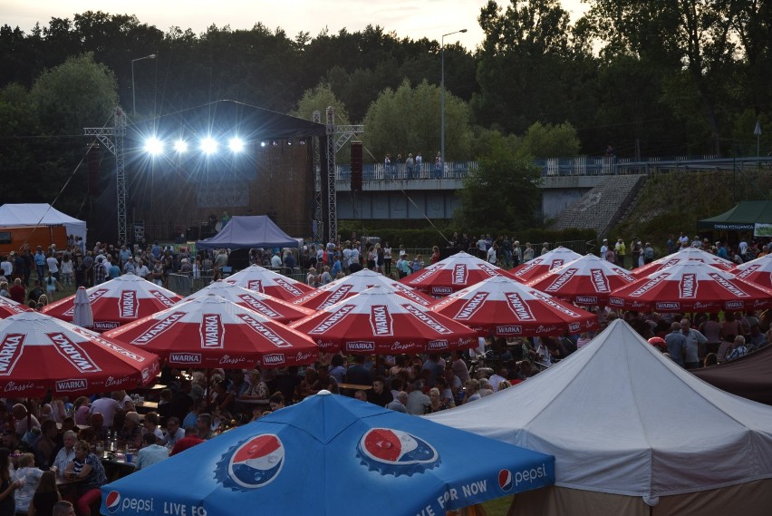 Piękni i Młodzi porwali do wspólnej zabawy publiczność w Konopnicy[ZDJĘCIA, FILM]