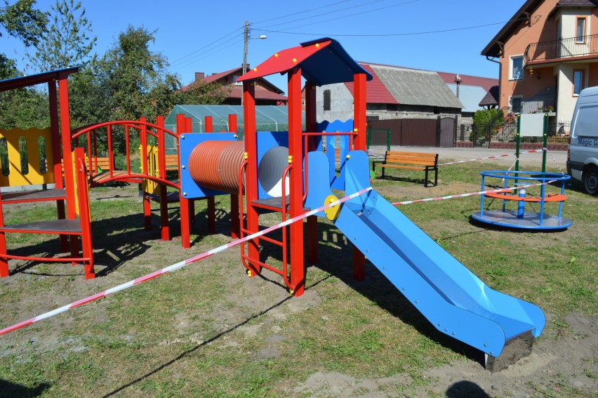 Na terenie gminy Wielichowo zamontowano kolejne place zabaw. Dzieci mają powody do radości! [ZDJĘCIA]